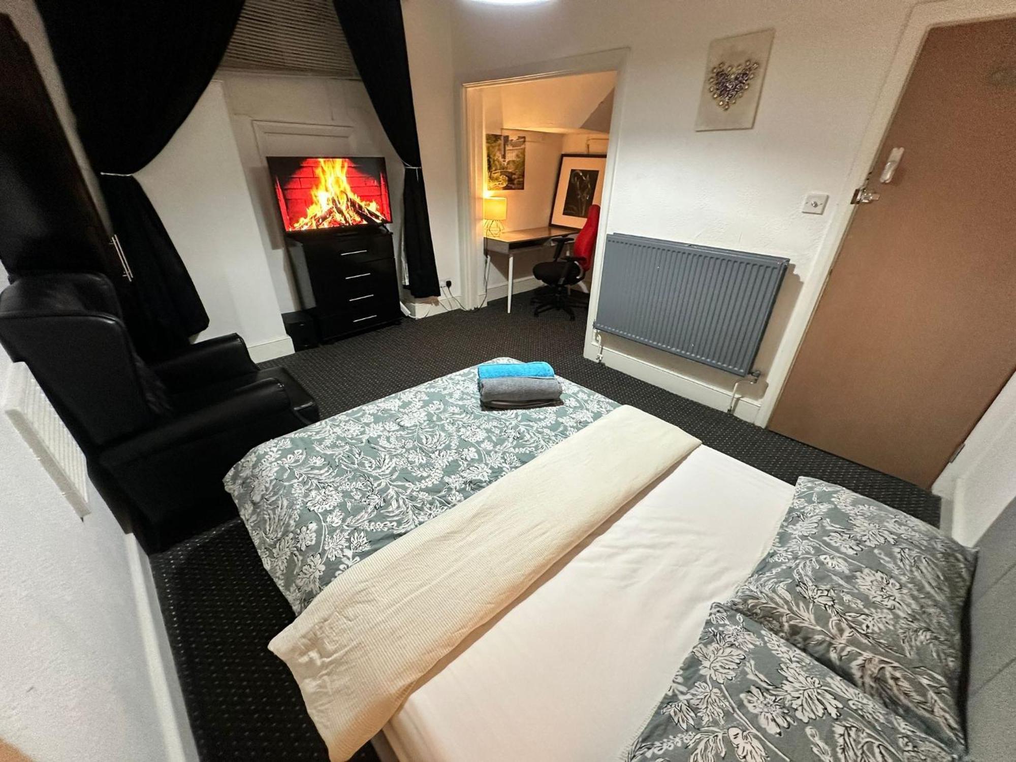 Whitechapel Station Rooms R1 London Ngoại thất bức ảnh