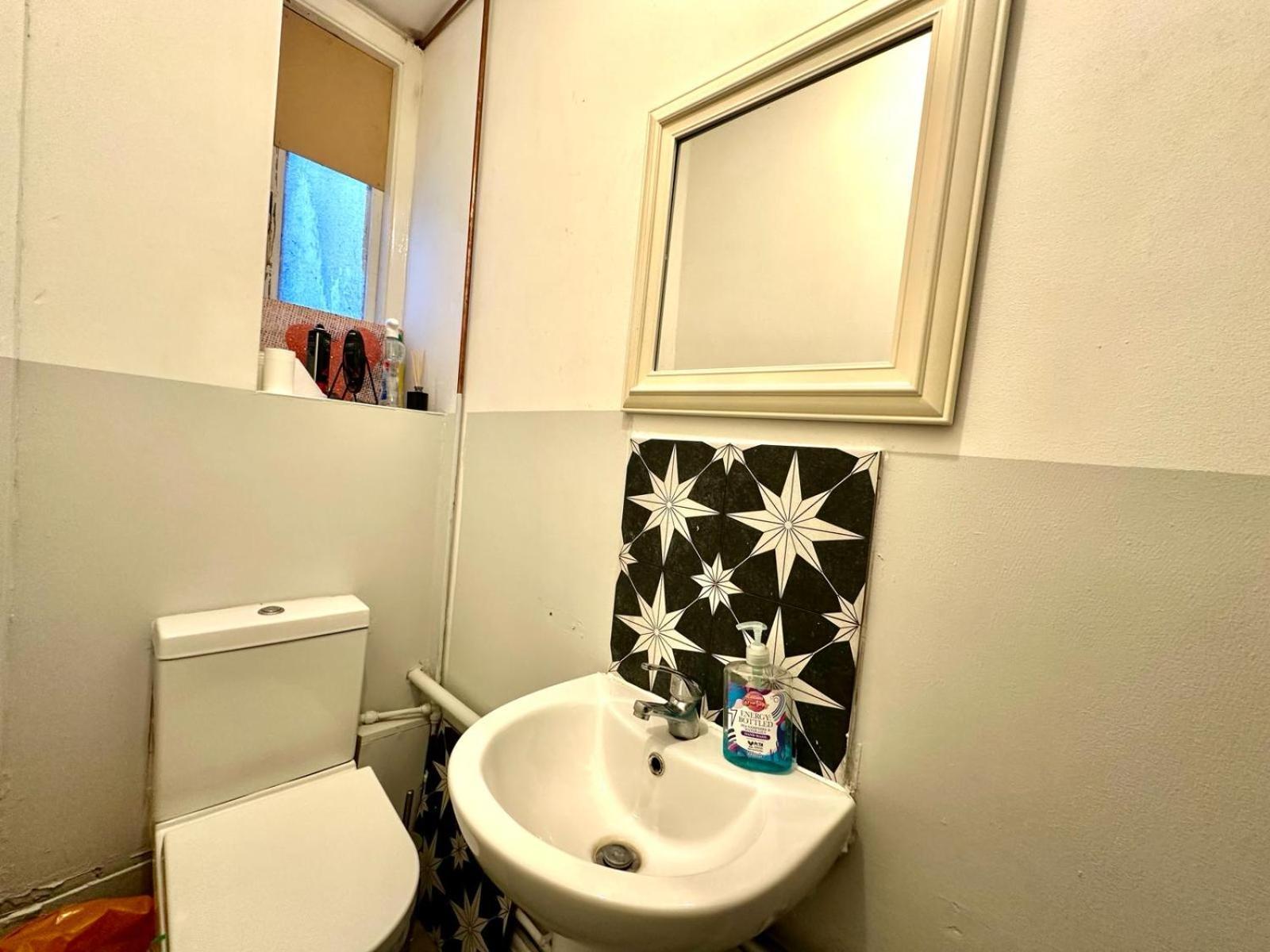 Whitechapel Station Rooms R1 London Ngoại thất bức ảnh