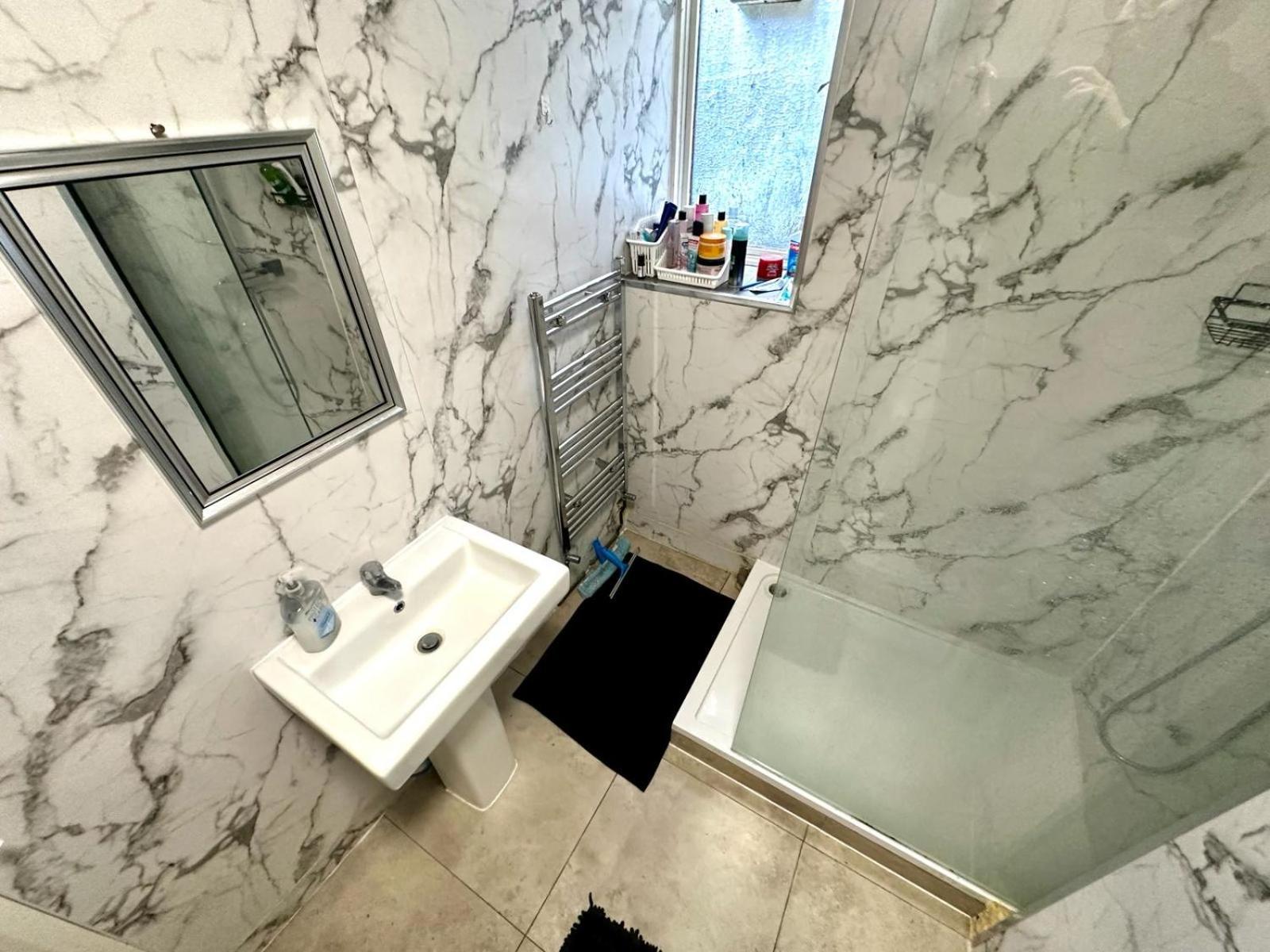 Whitechapel Station Rooms R1 London Ngoại thất bức ảnh