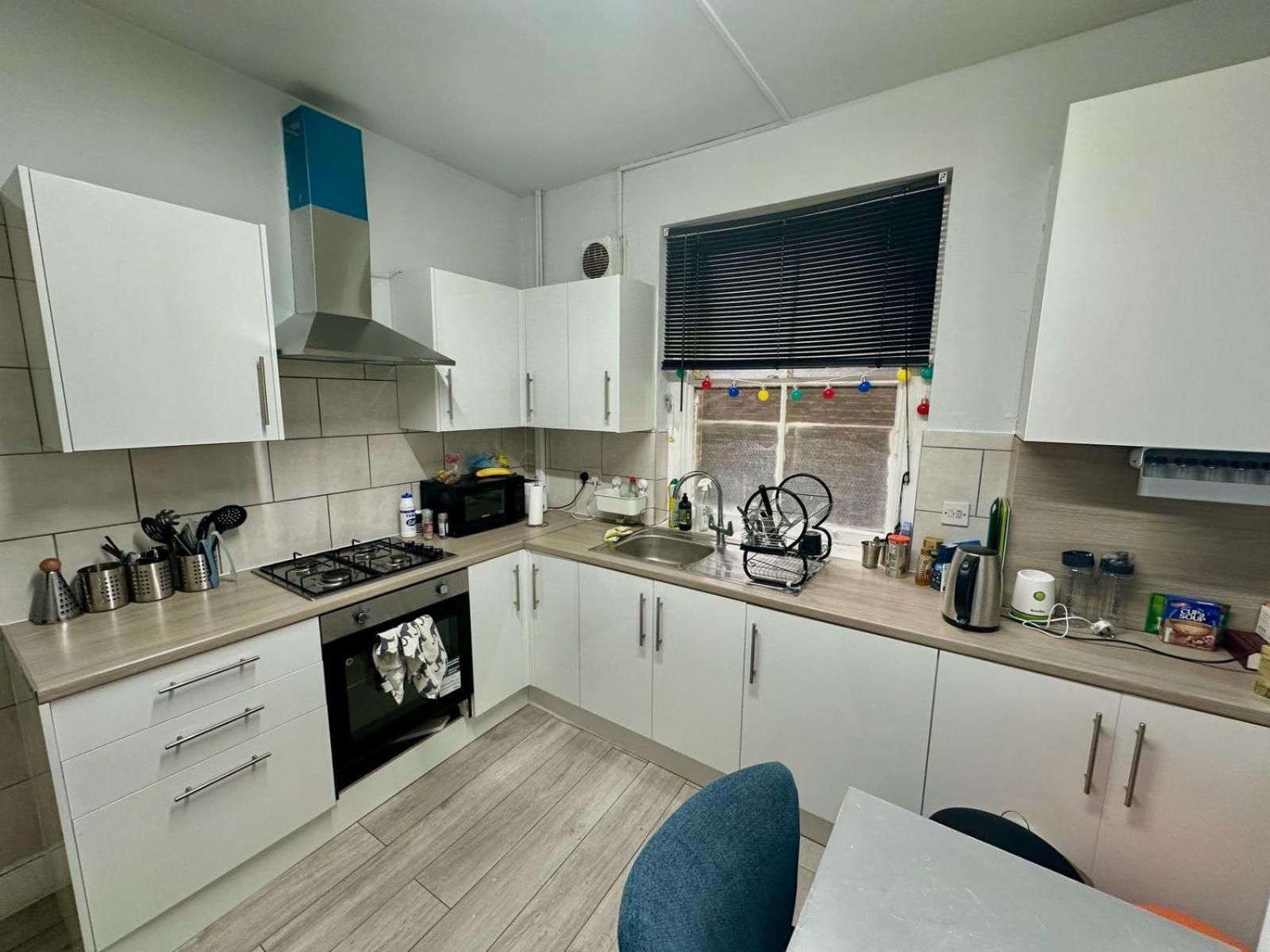 Whitechapel Station Rooms R1 London Ngoại thất bức ảnh